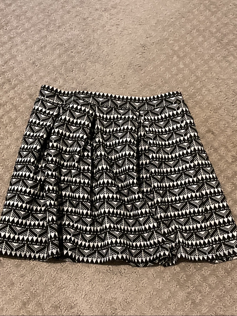 Joe B Black & White Geometric Pleated Skirt